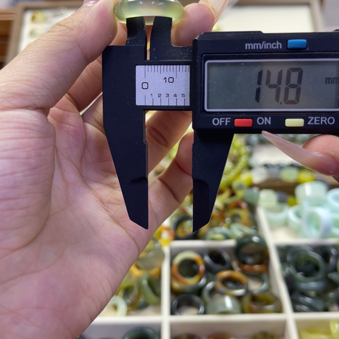 蛇纹石玉未镶嵌手镯98