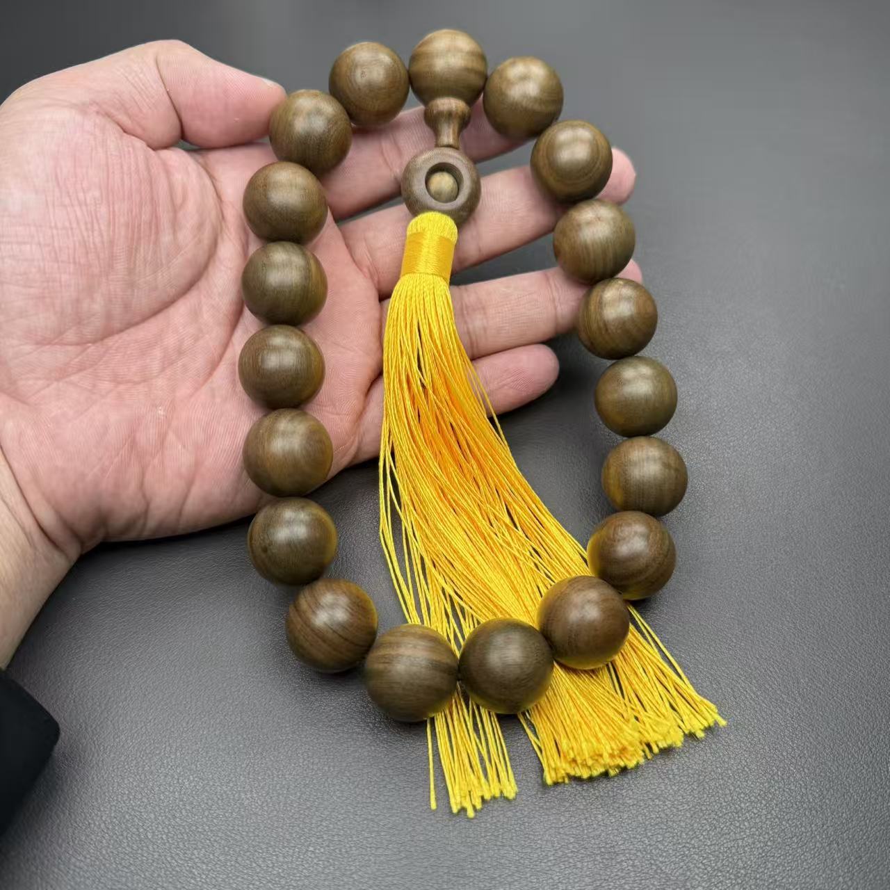 绿檀木20mm成品手串车挂575