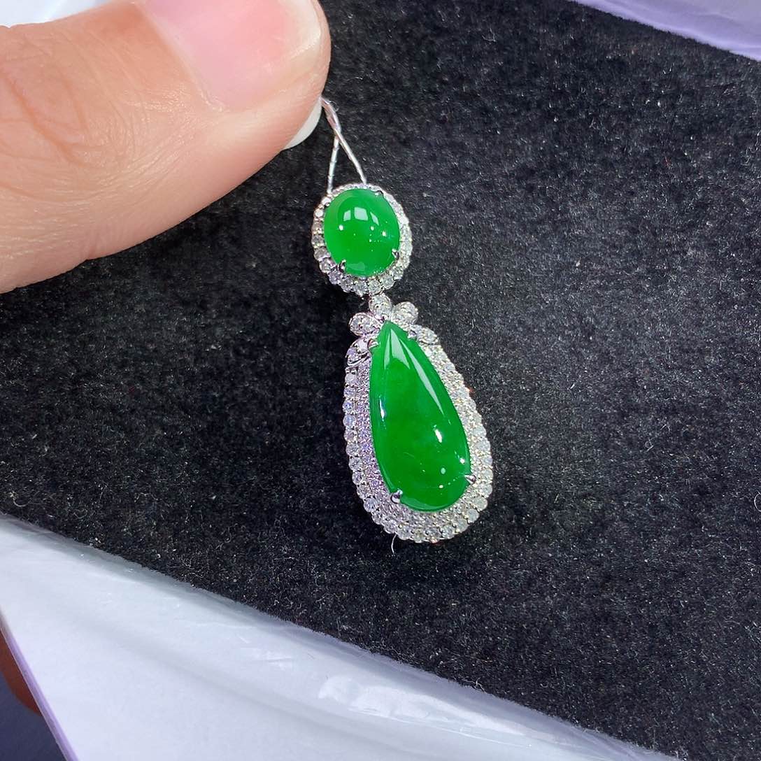 翡翠吊坠(赠链)18K金镶嵌