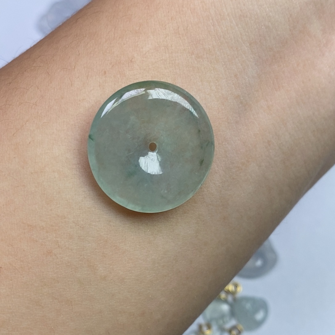 翡翠未镶嵌颈饰平安扣