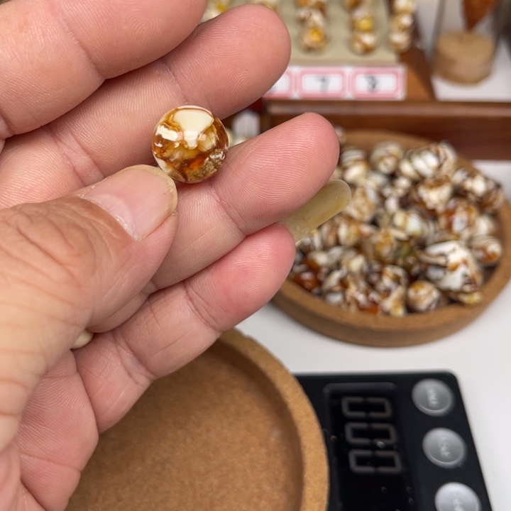 琥珀裸石未镶嵌233号