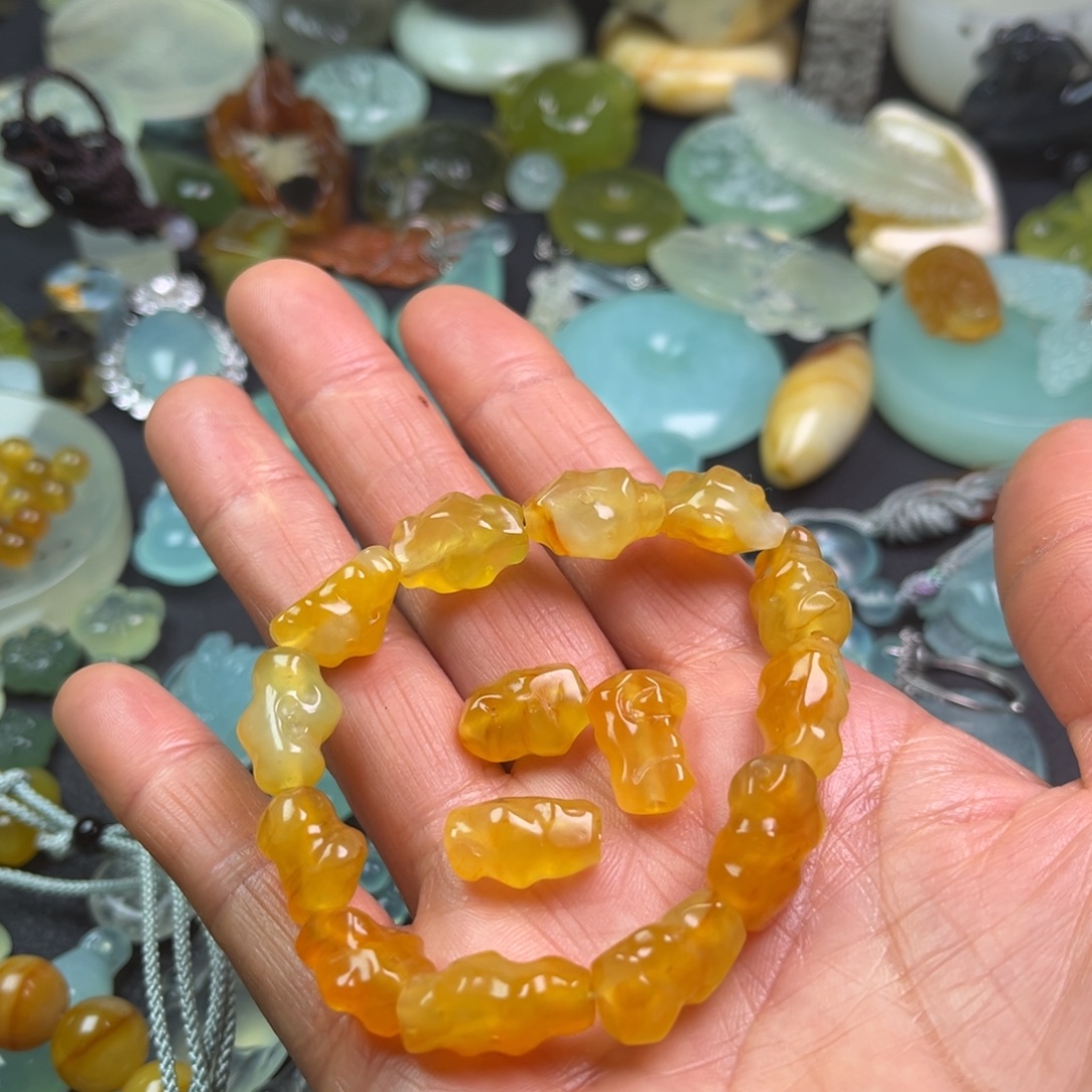 ****瓜蛇纹石玉未镶嵌颈饰