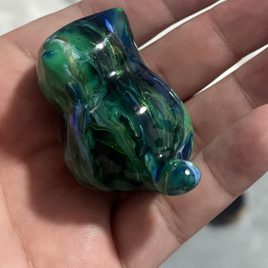 小蹲猫，檀木雕刻