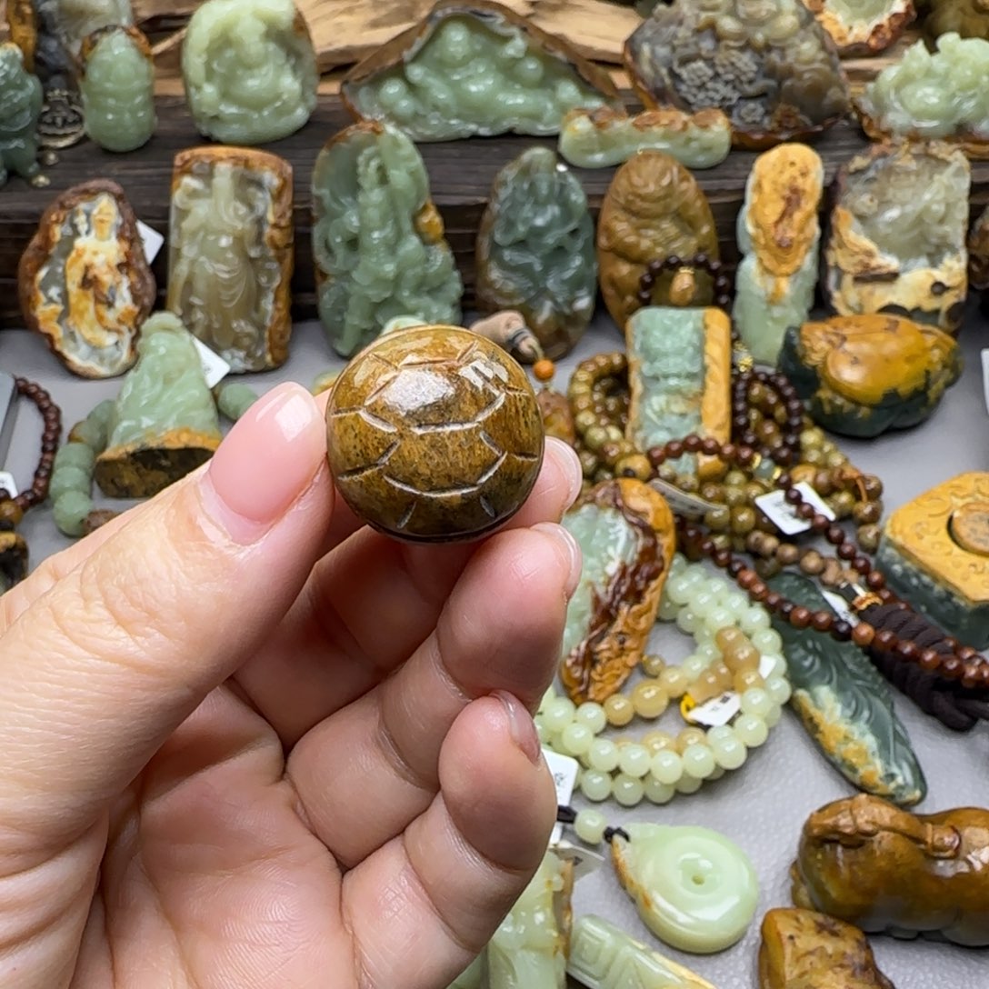 岫岩河磨玉（透闪石质玉）未镶嵌珠宝奇石