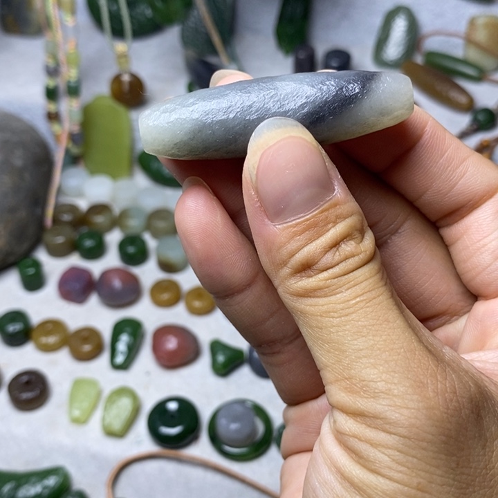 和田玉未镶嵌颈饰