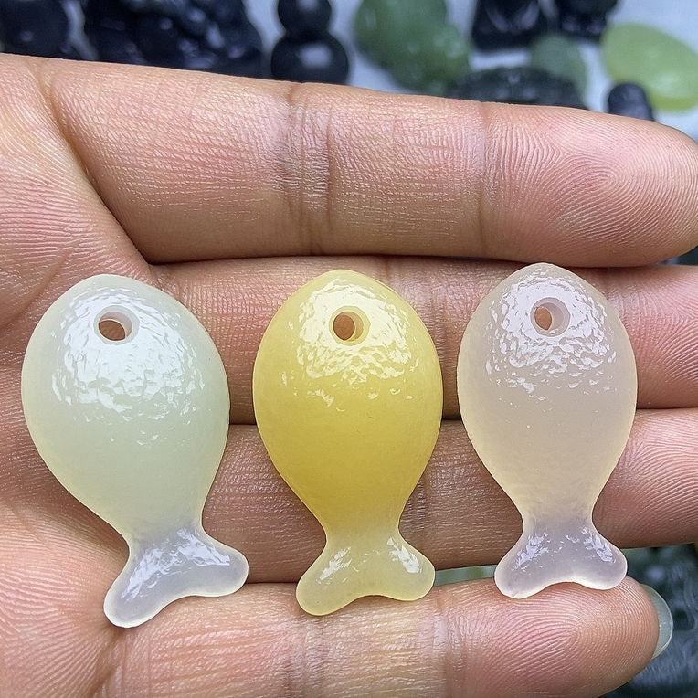 青海格尔木年年有余双面精品小吊坠