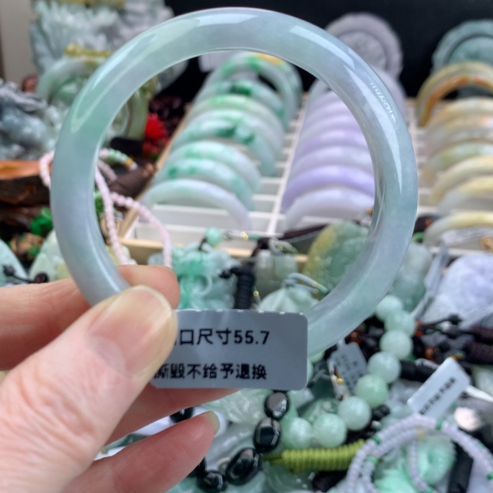 翡翠手镯未镶嵌吊坠