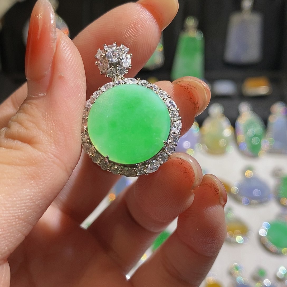 翡翠颈饰银S925镶嵌天然翡翠