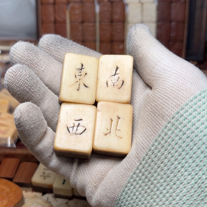 卡***卡实心竹雕刻手把件