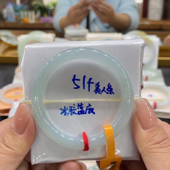 翡翠手镯未镶嵌R****9翡翠