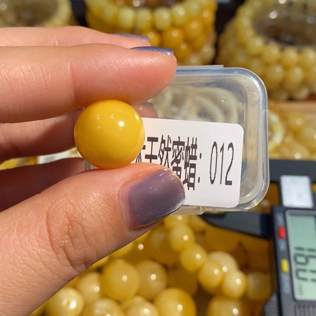 琥珀未镶嵌珠宝奇石012