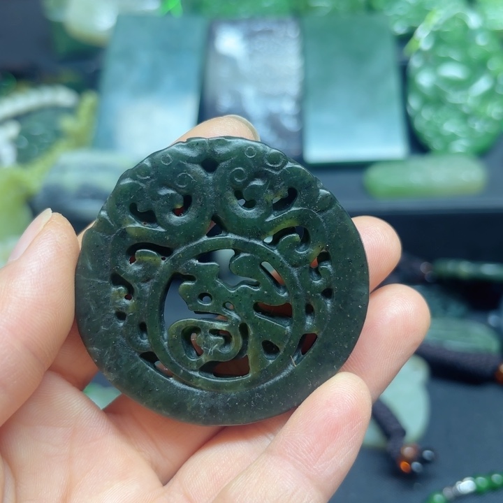 颈饰未镶嵌和田玉（糖玉）