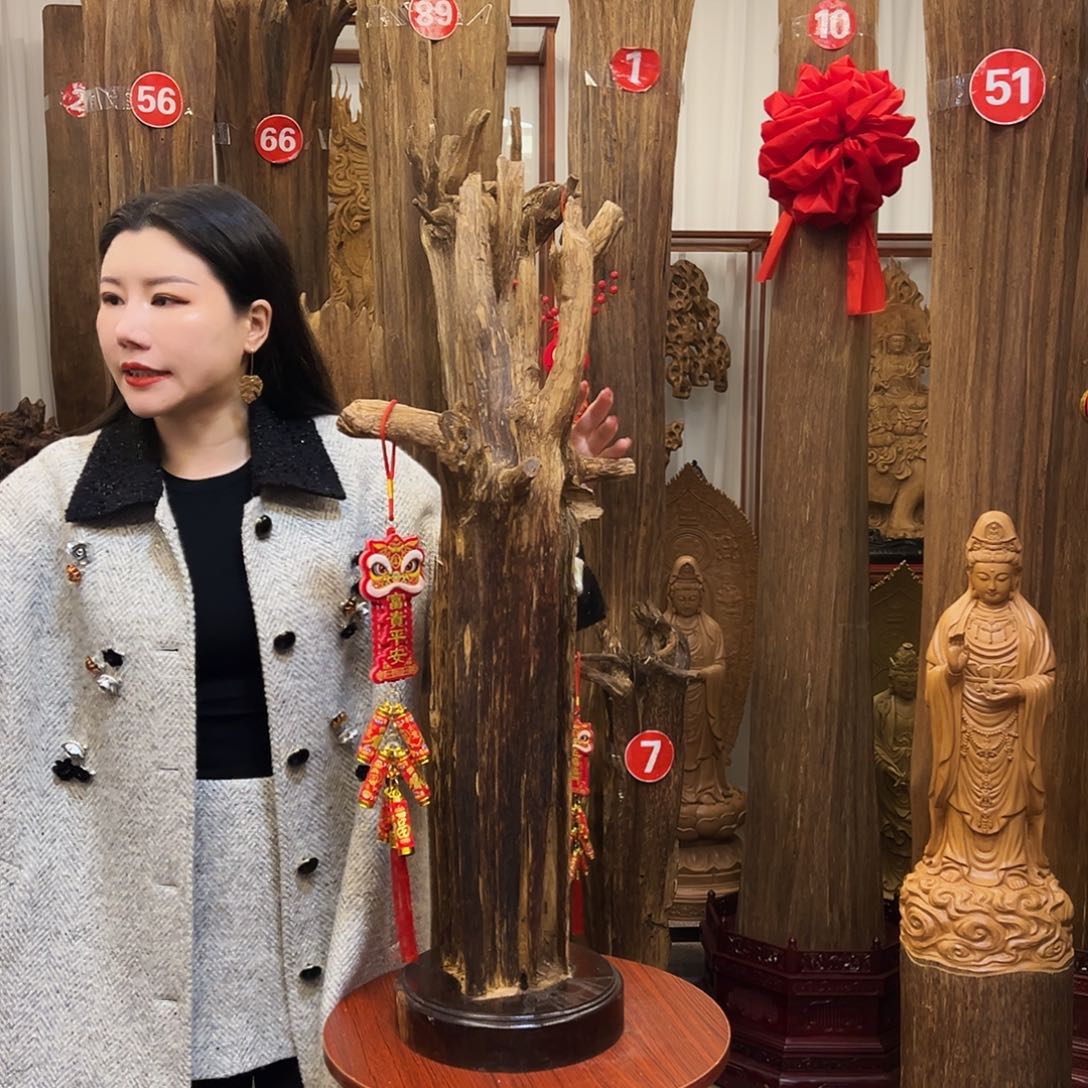 沉香摆件小****售沉香摆件