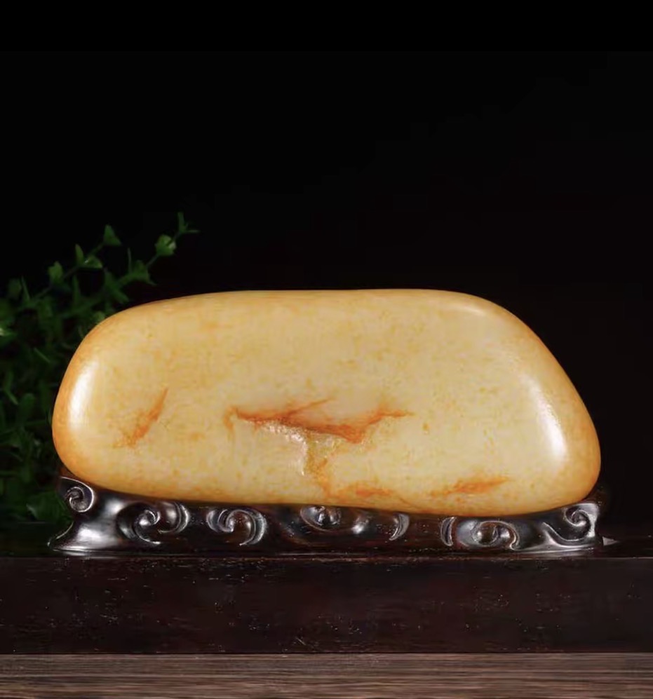 新疆和田玉原石摆件