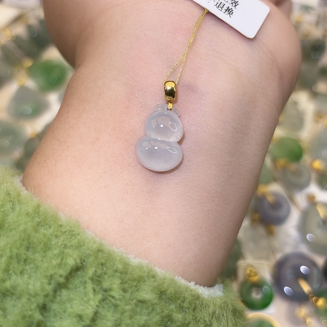 翡翠18K金镶嵌颈饰葫芦