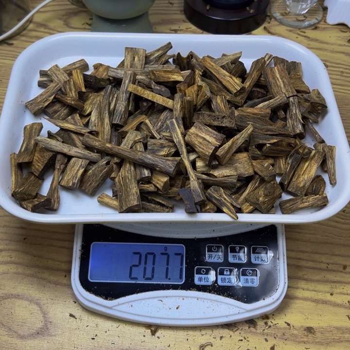 陌***。沉香沉香碎屑白露207 克