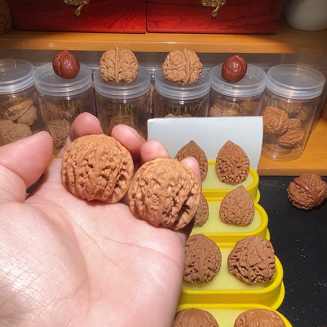 陈***时文玩核桃吊坠磨盘