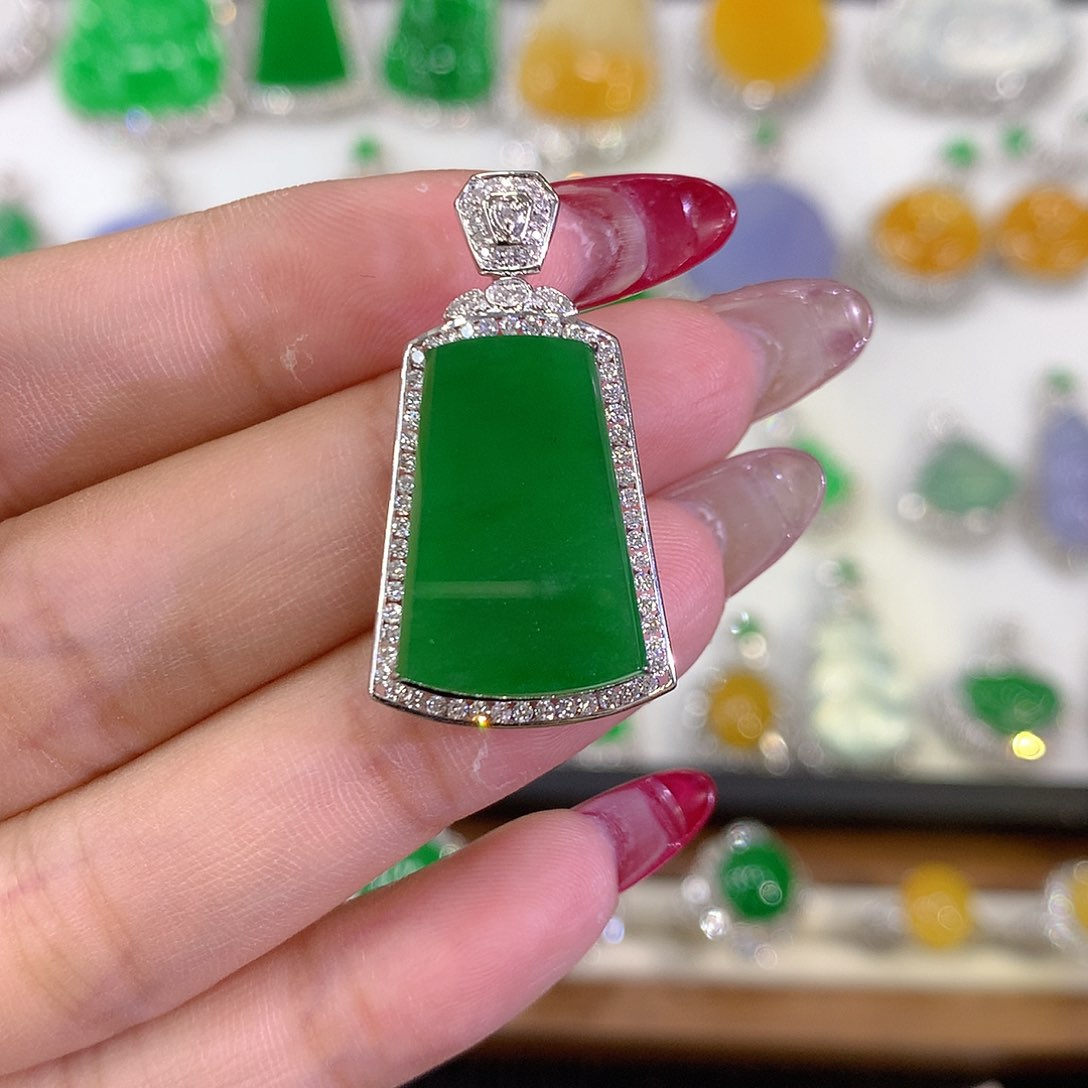 翡翠18K金镶嵌颈饰1111111111