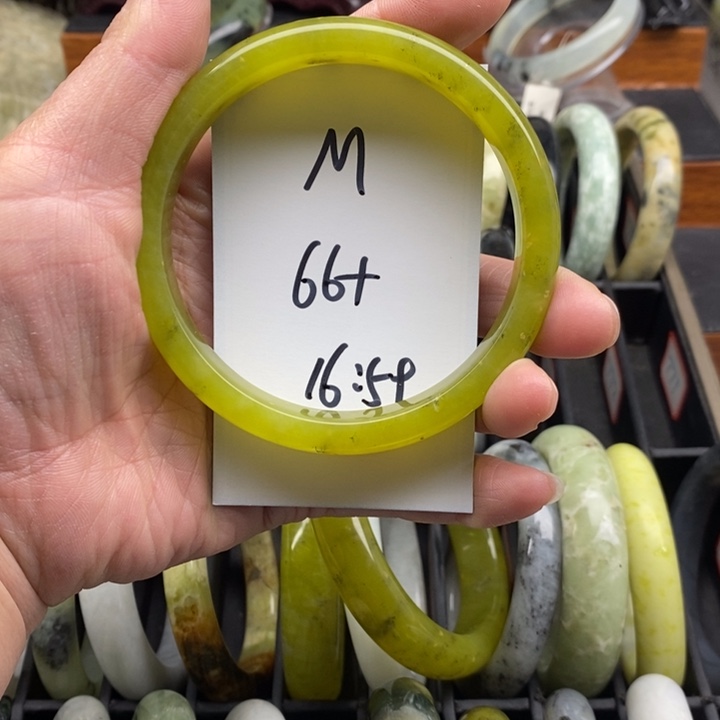 天***遥蛇纹石玉未镶嵌手镯