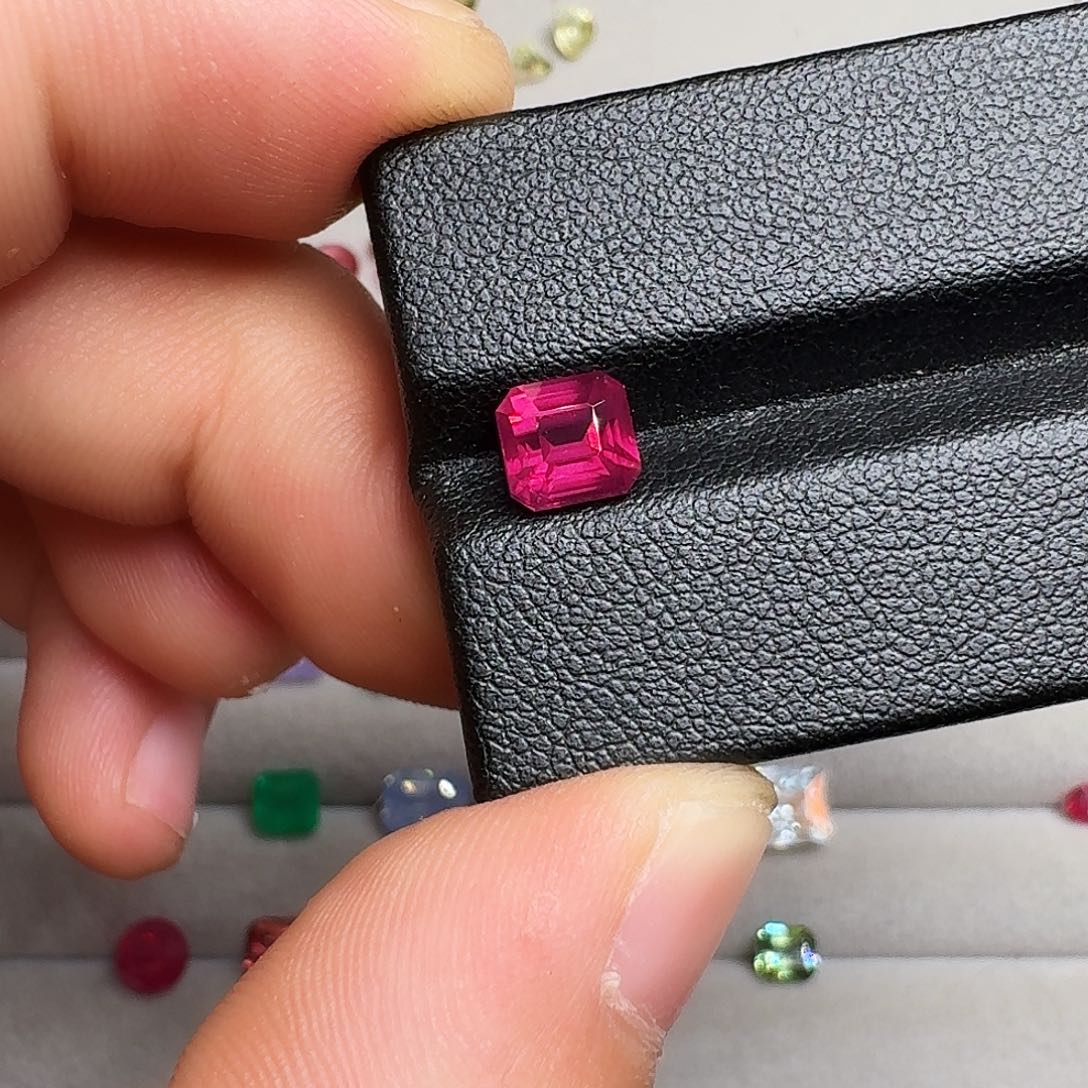 尖晶石裸石1.57ct马亨盖弗洛伊德玫瑰色