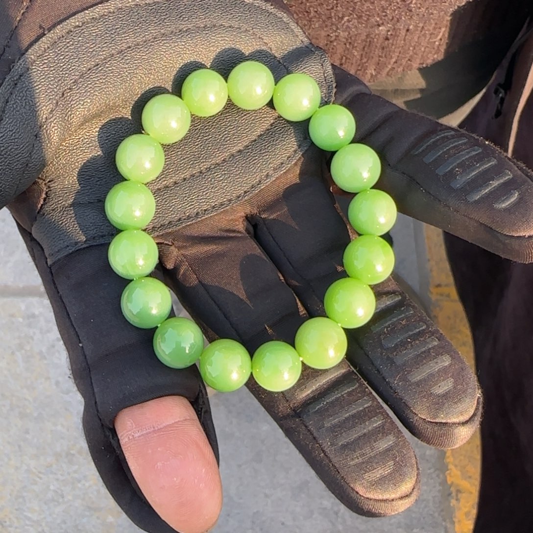 和田玉未镶嵌颈饰卡十二粉绿