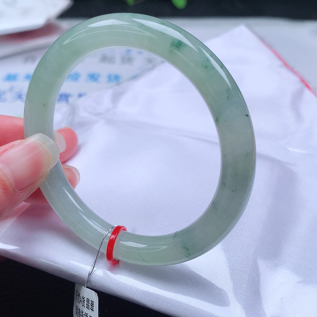 翡翠手镯未镶嵌53圈