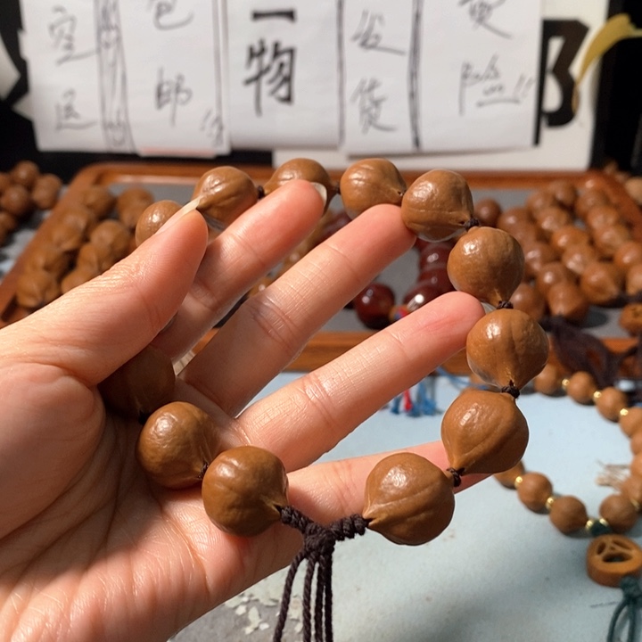 橄榄核手串9171精品蒜头铁核鸡血红12+1颗