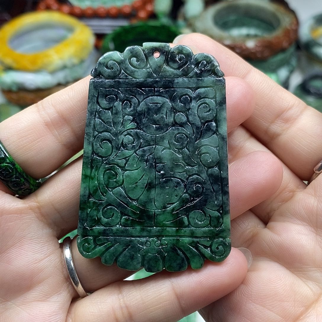 颈饰未镶嵌翡翠牌子