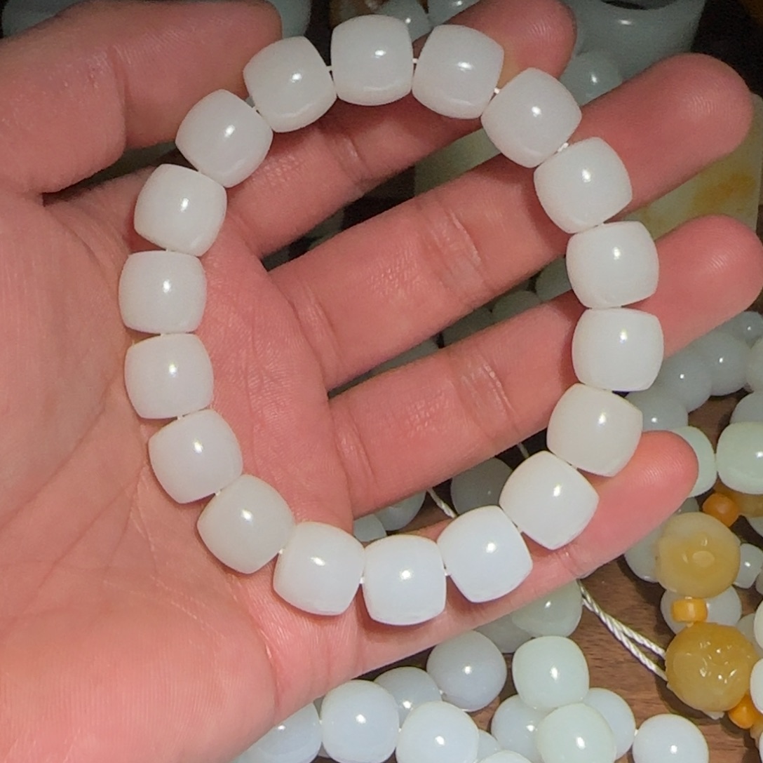 和田玉颈饰未镶嵌鱼*?