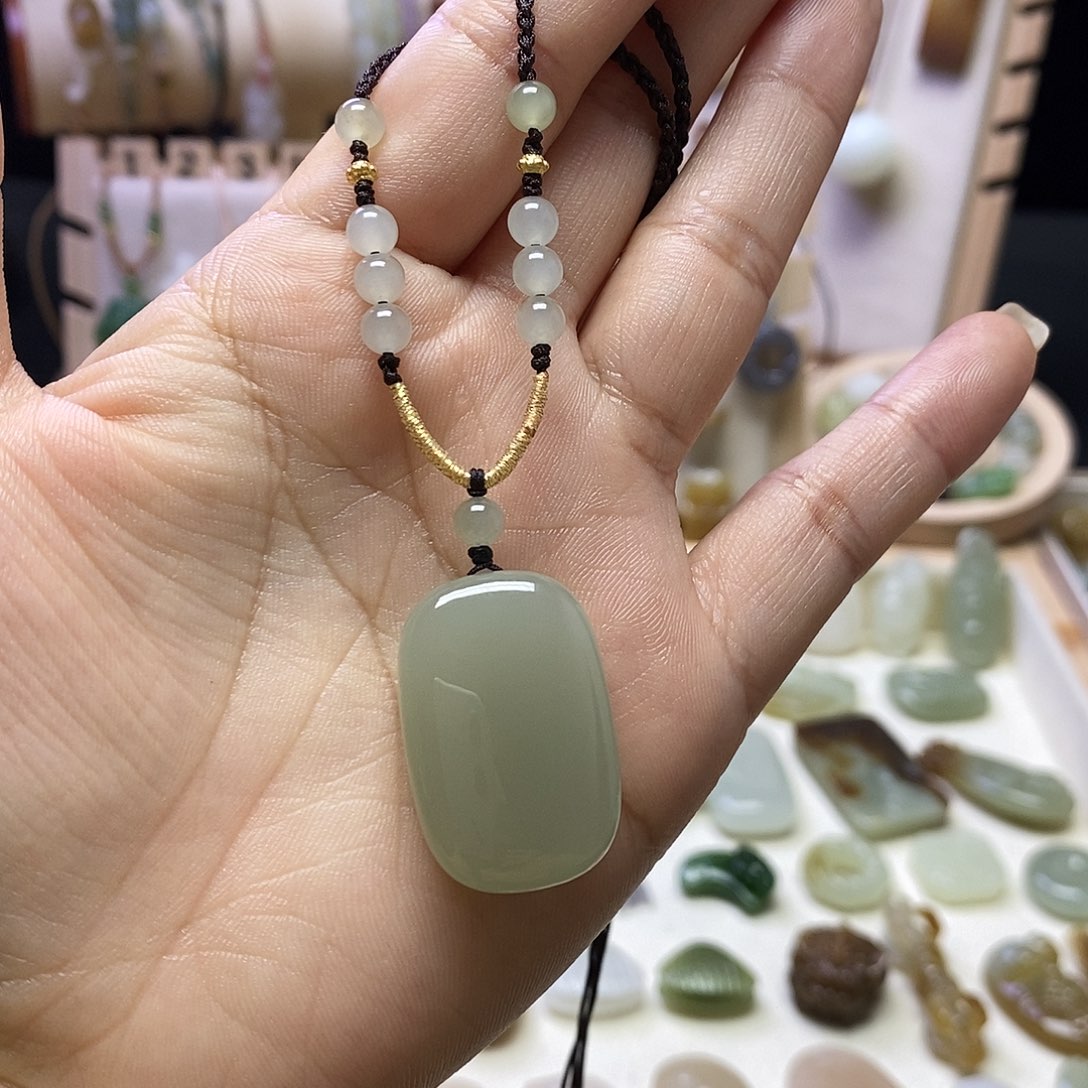 颈饰未镶嵌和田玉