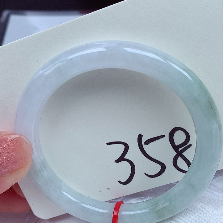 翡翠手镯未镶嵌翡翠