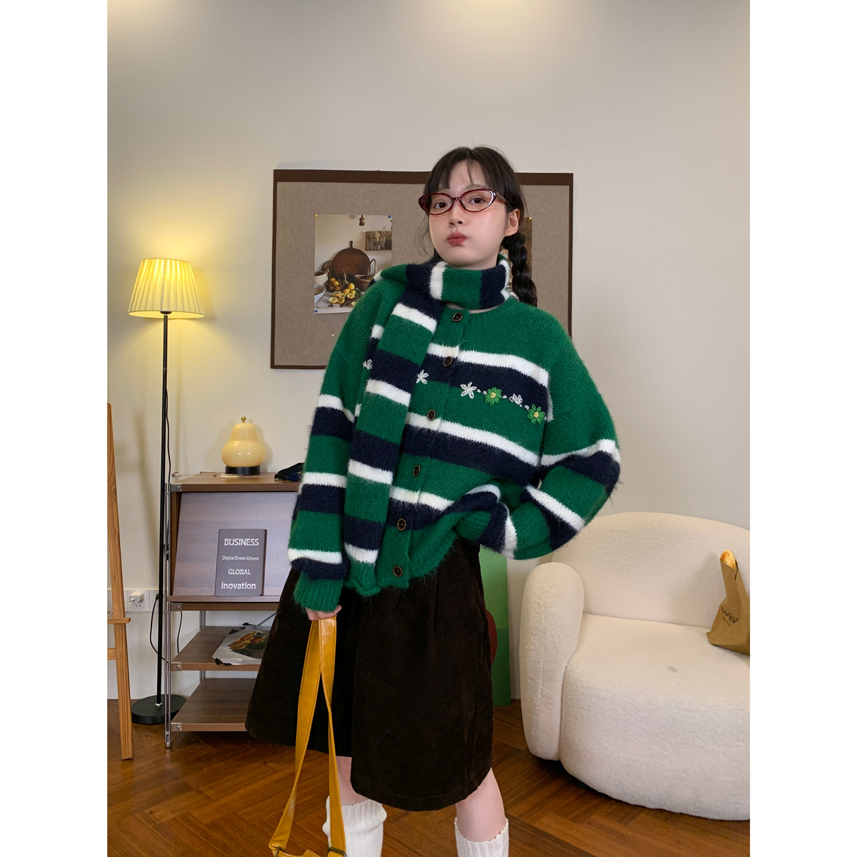 韩系软糯条纹针织开衫女复古秋冬新款宽松雏菊刺绣毛衣外套配围脖