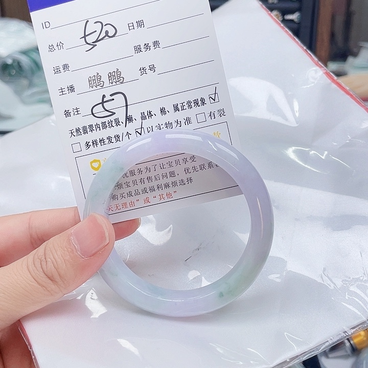 翡翠手镯未镶嵌翡翠