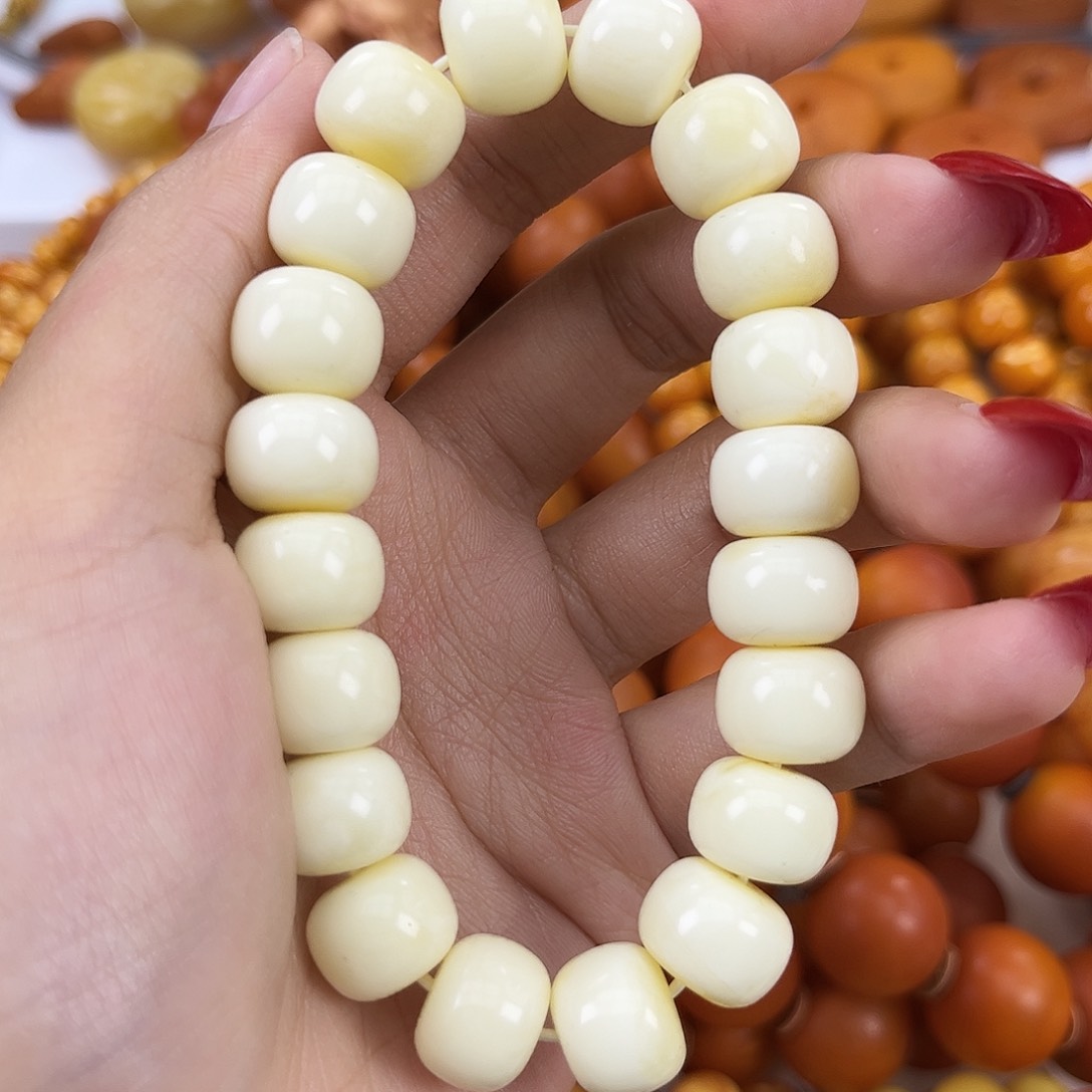 琥珀颈饰未镶嵌蜜蜡