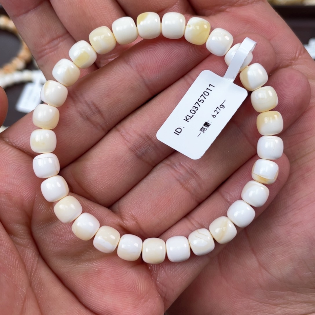 未镶嵌琥珀手链Kl03757011