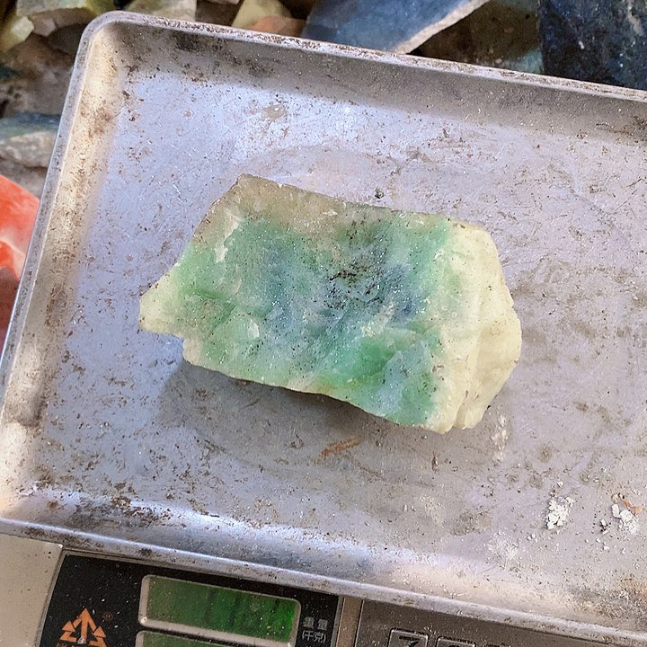 未镶嵌蛇纹石玉珠宝奇石