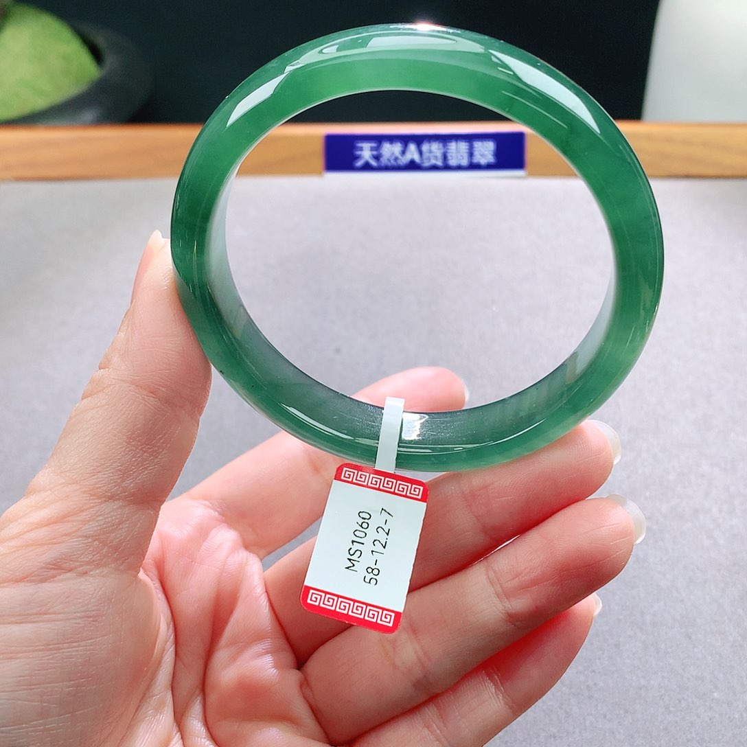 未镶嵌手镯翡翠天然翡翠手镯