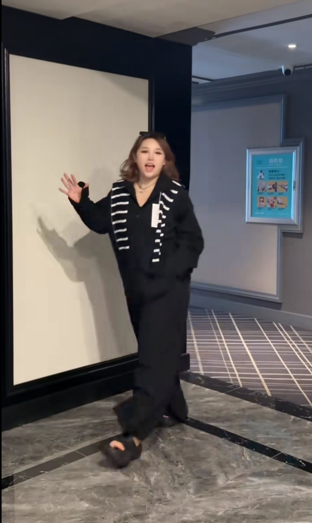 甜菜大码时尚条纹针织披肩刺绣长袖衬衫套装女秋新款百搭显瘦气质