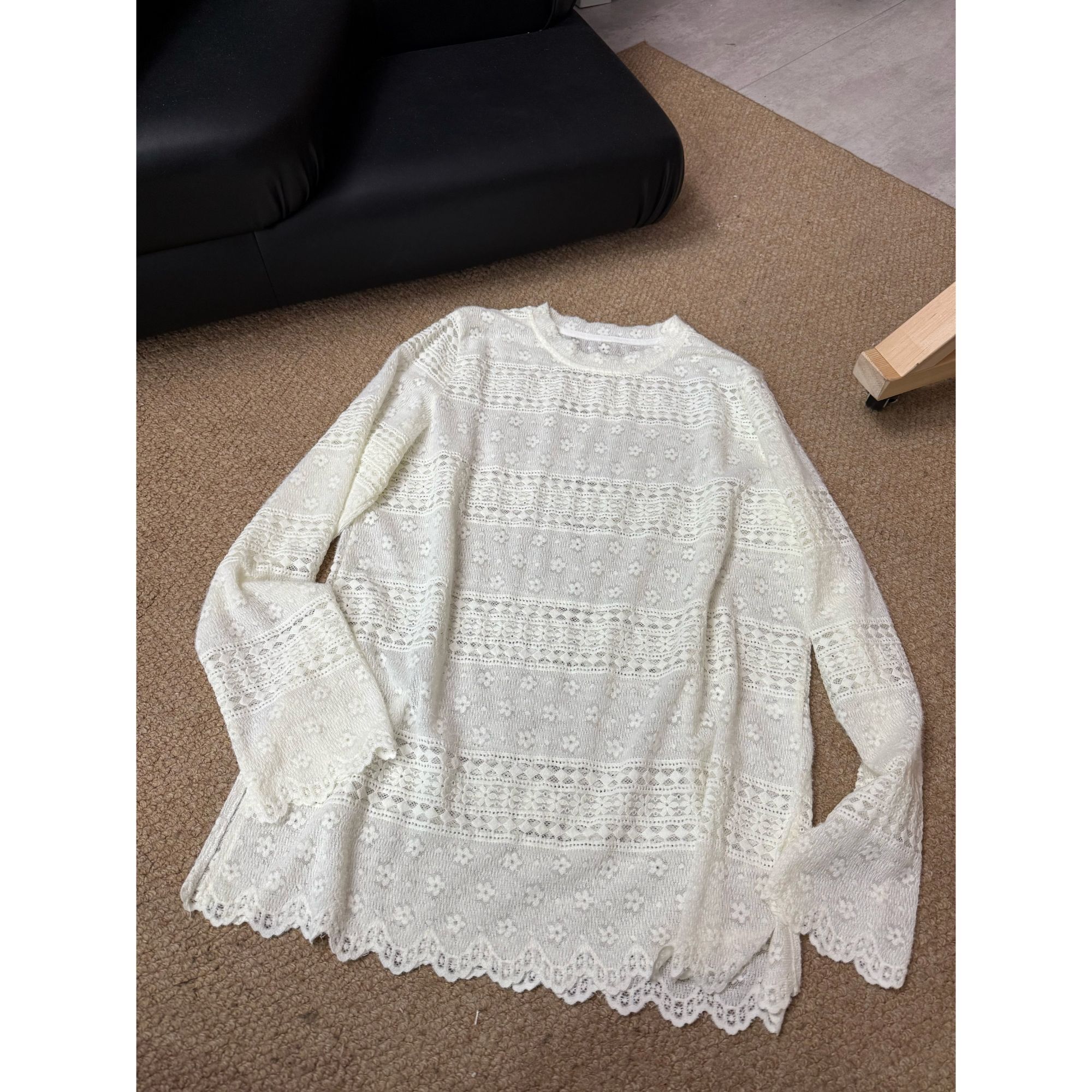 2025冬款新品【设计款  圆领钩花蕾丝百搭打底T恤】