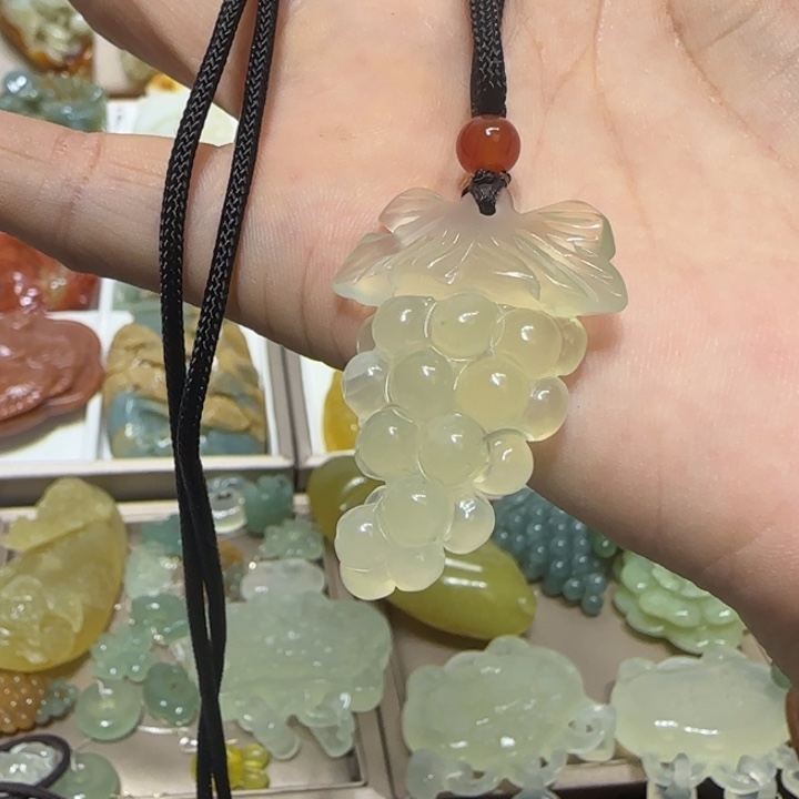 蛇纹石玉吊坠未镶嵌