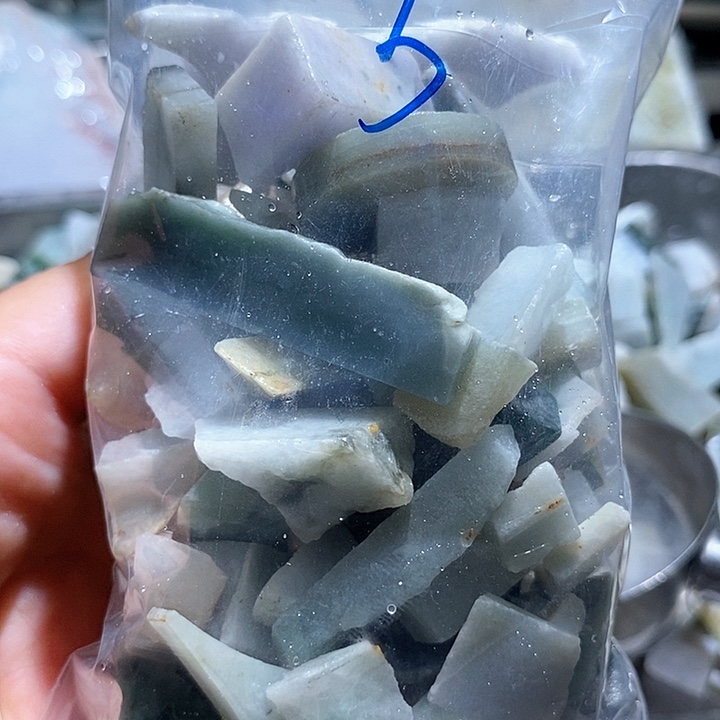 颈饰未镶嵌翡翠鱼缸料5