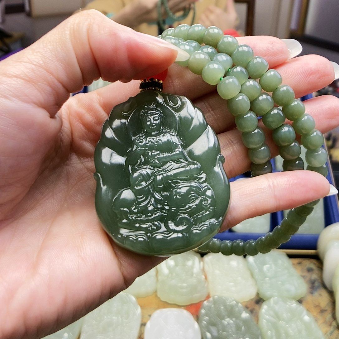 和田玉颈饰未镶嵌ず***酒