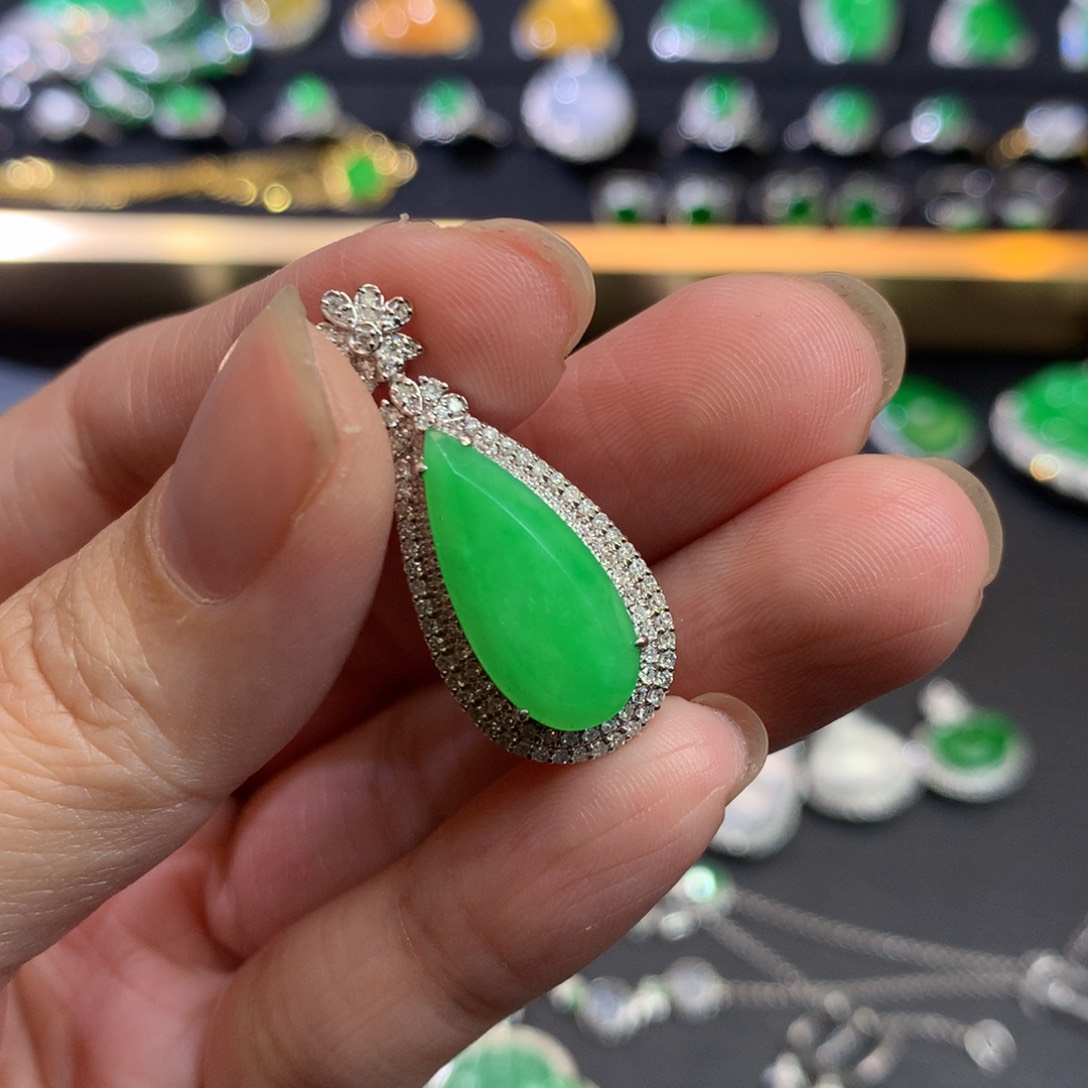 翡翠吊坠(不含链)18K金镶嵌