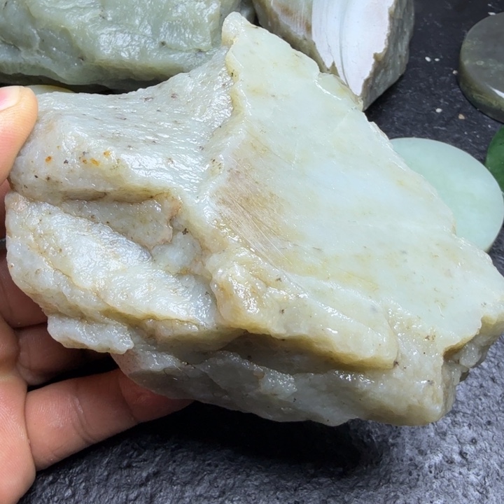 和田玉（糖玉）未镶嵌珠宝奇石