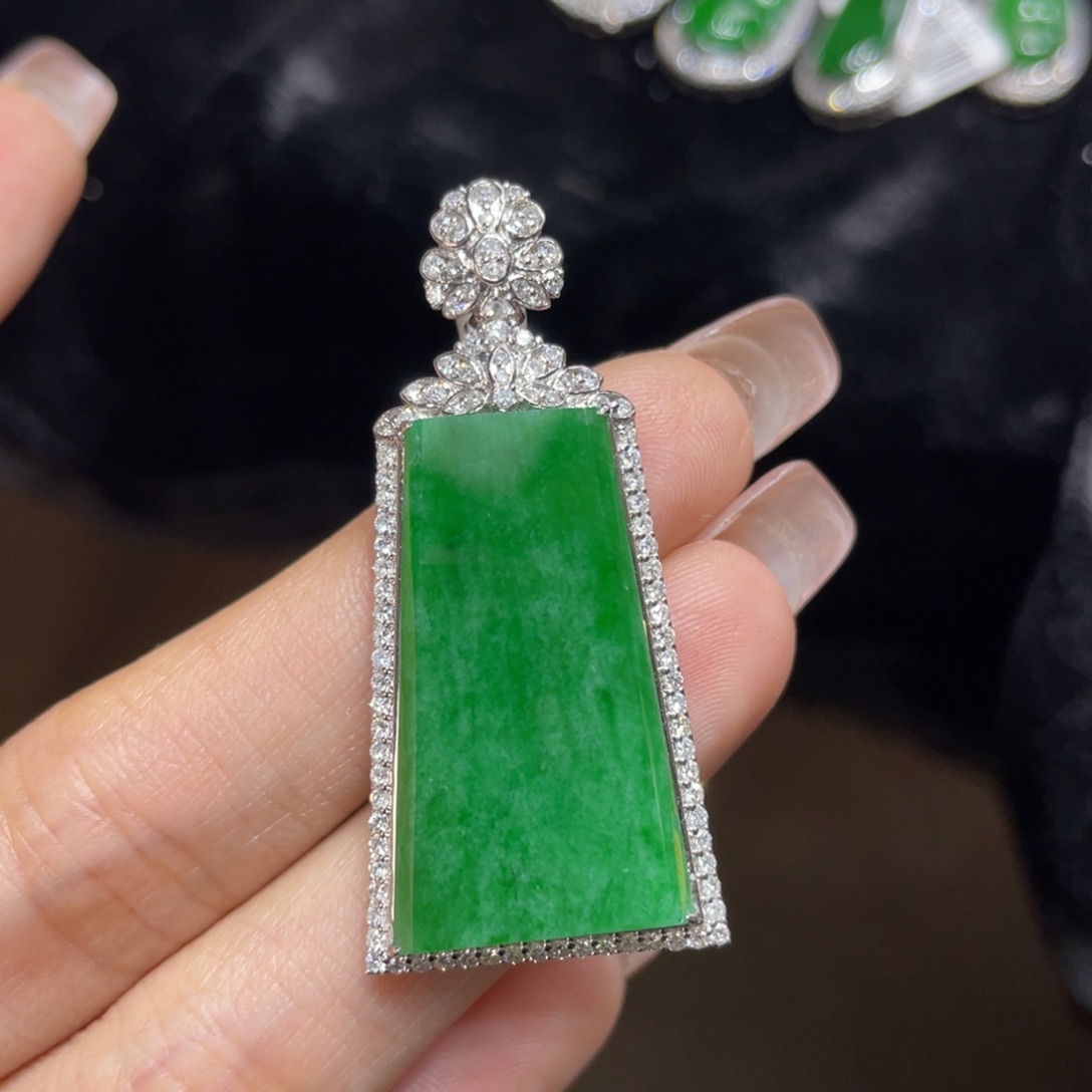 翡翠颈饰18K金镶嵌天然缅甸翡