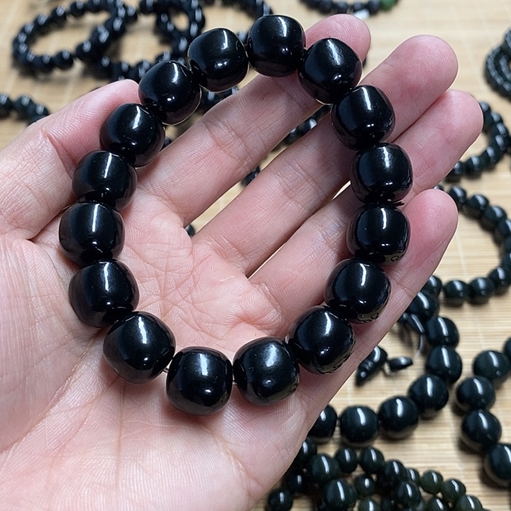 丰***赢和田玉未镶嵌手链