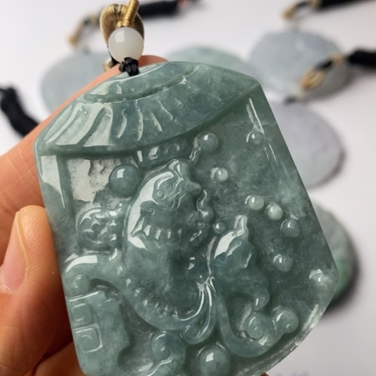 翡翠未镶嵌挂件翡翠