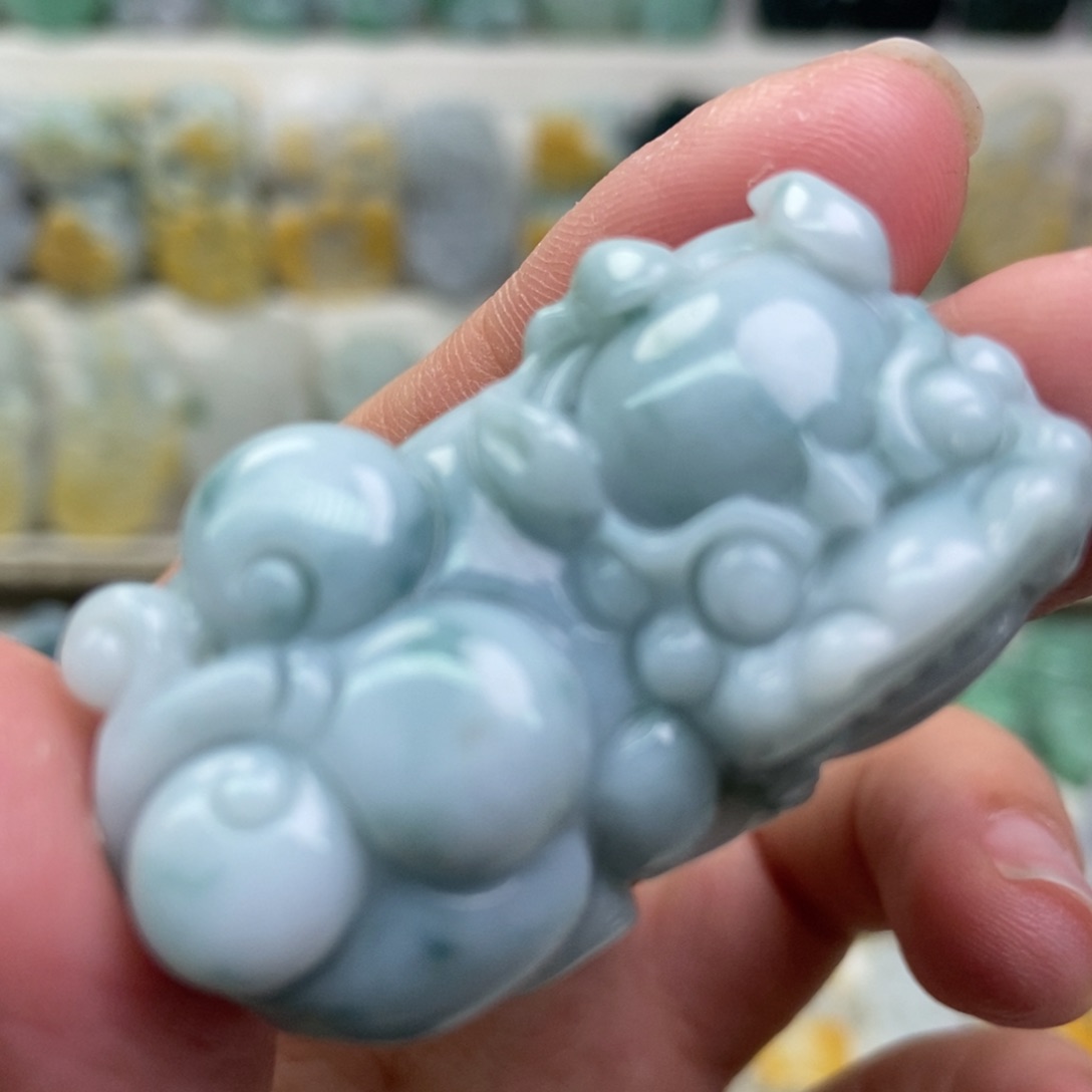 翡翠吊坠(赠链)未镶嵌