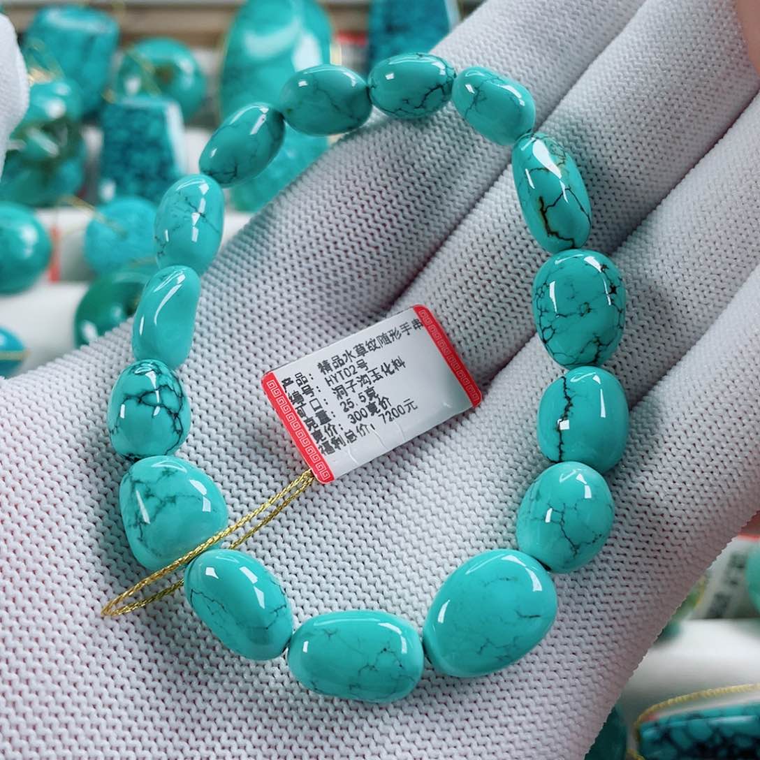 绿松石未镶嵌颈饰桃*郎