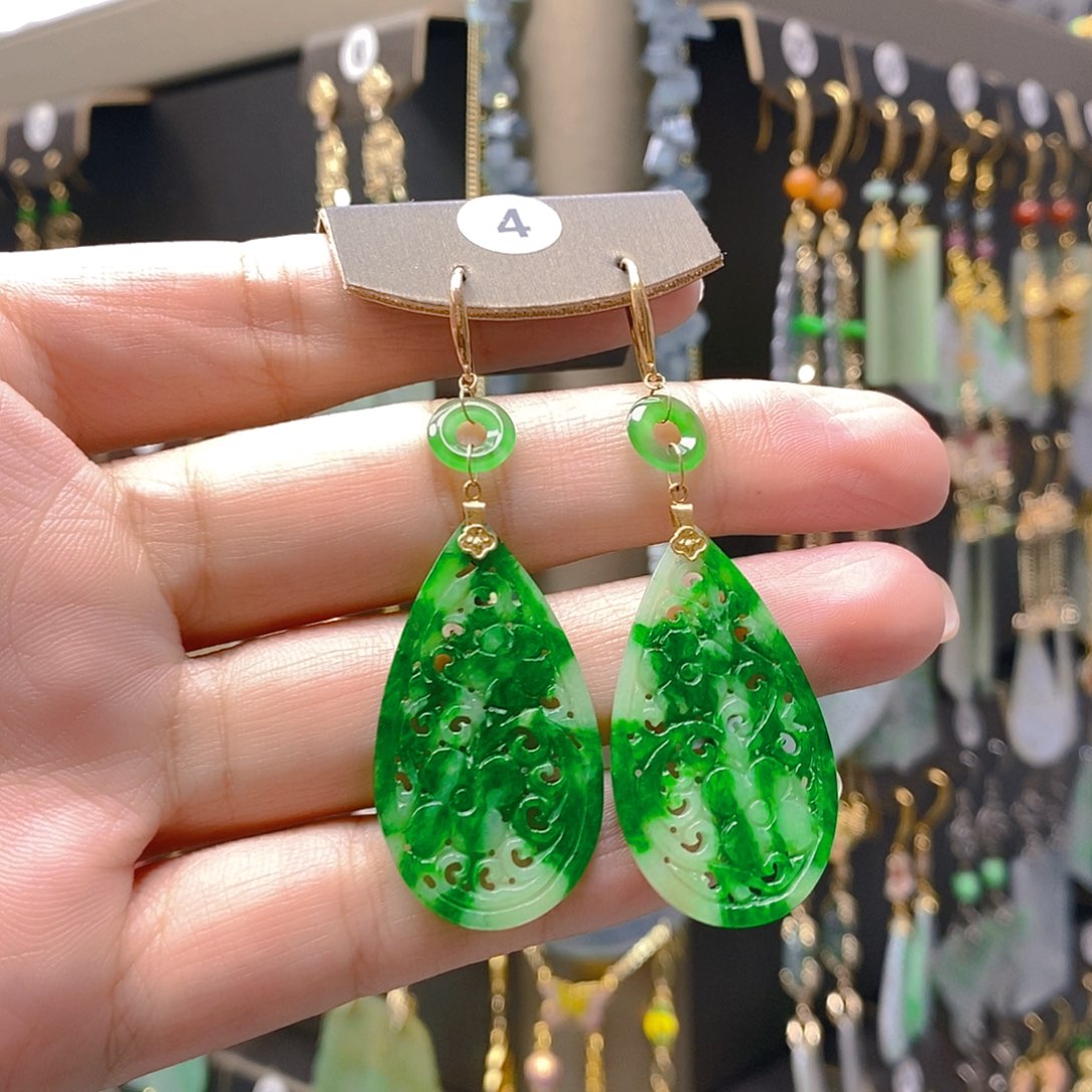 18K金镶嵌翡翠耳饰